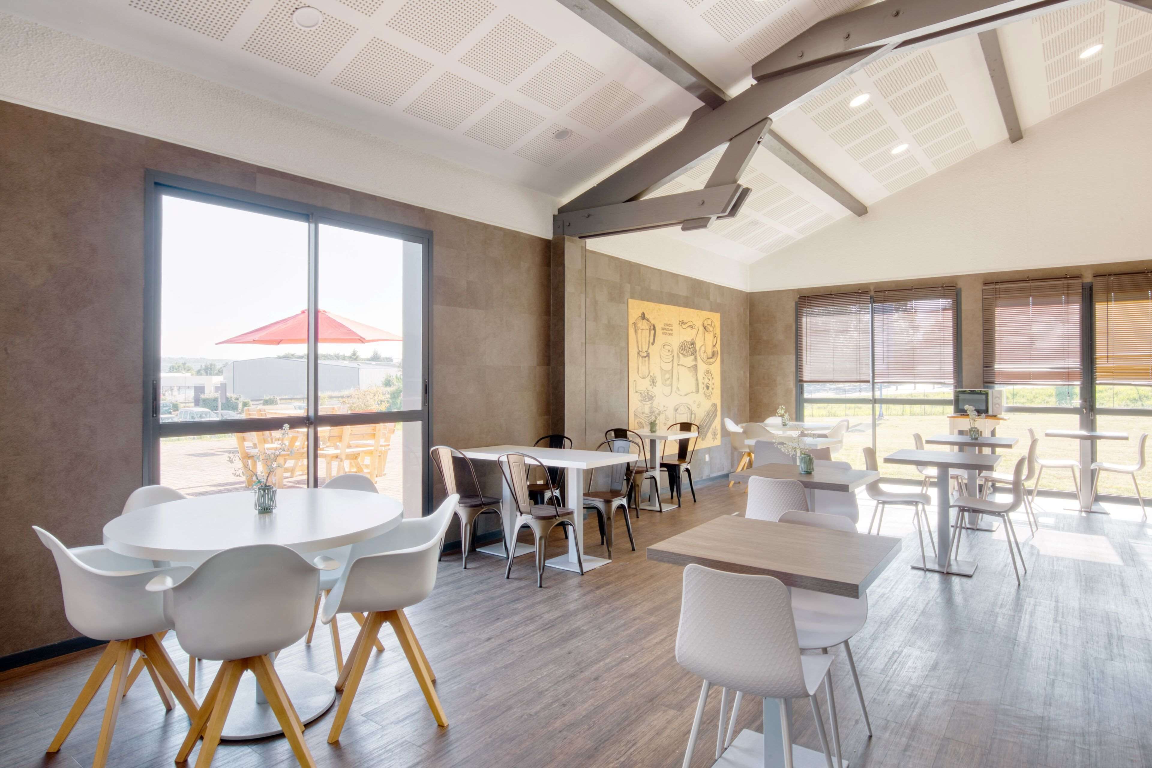 breakfast (eur 11 per person)