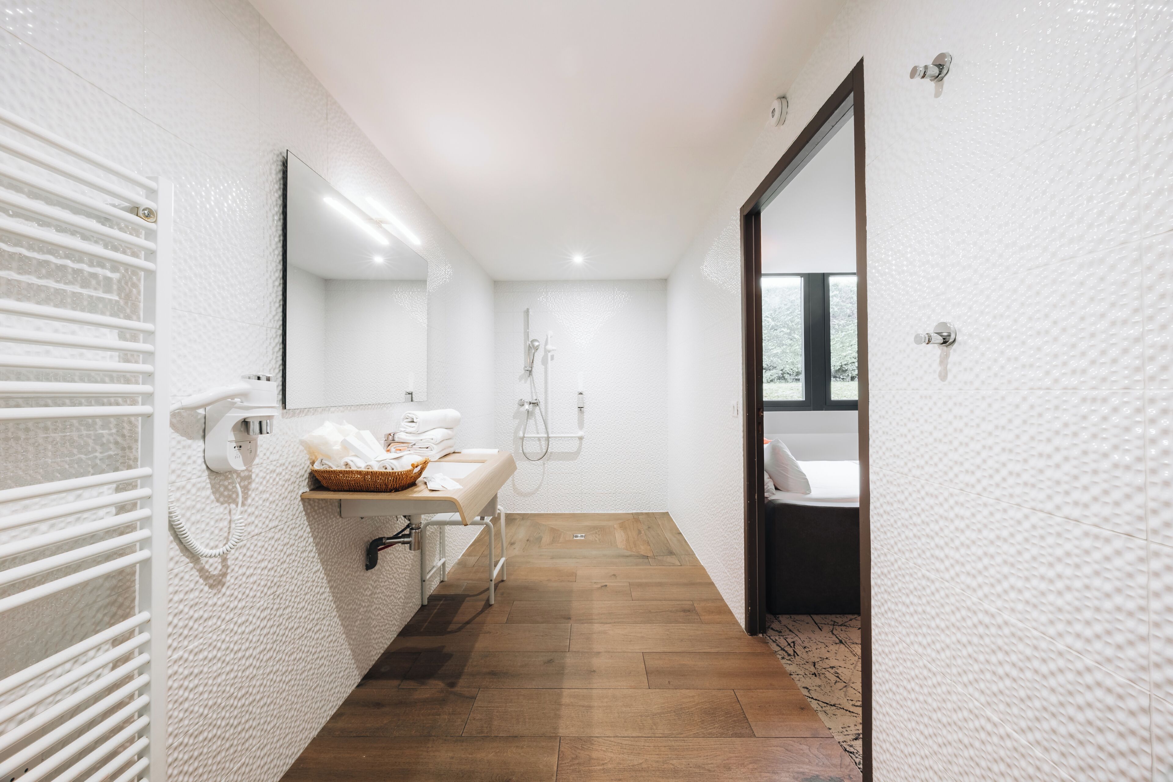 Executive Room, 1 King Bed, Non Smoking (with Sofabed) | Bathroom | Shower, free toiletries, hair dryer, towels