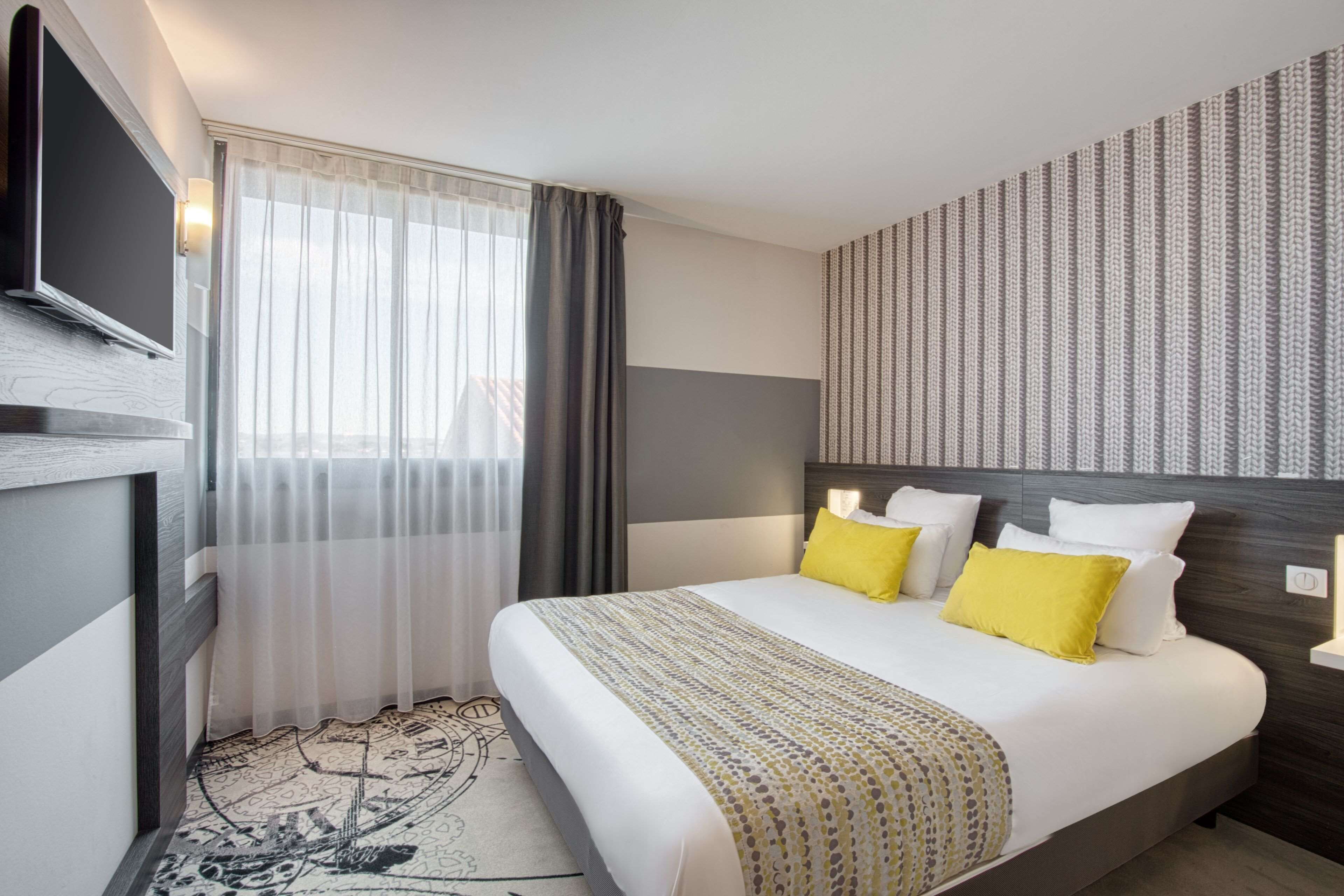 in-room safe, individually decorated, individually furnished, desk