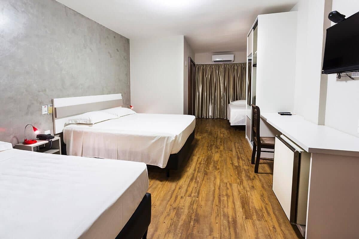 Minibar, una cassaforte in camera, una scrivania, tende oscuranti