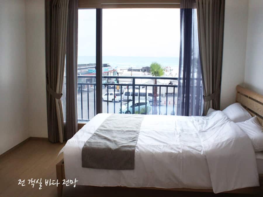 Suite Room (One room, will be assigned randomly) | Blendingsgardiner og wi-fi (inkludert)