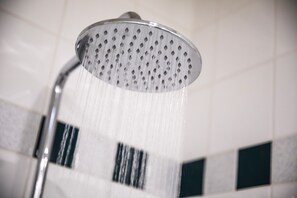 Ducha del cuarto de baño