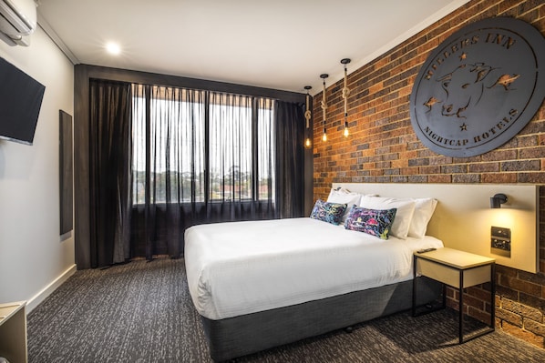 Studio Family | Desk, iron/ironing board, free WiFi, bed sheets - Nightcap at Millers Inn (Altona North)