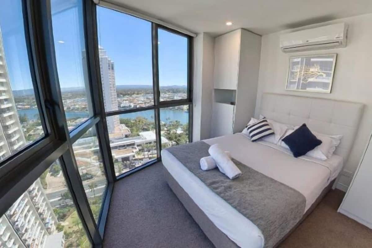 In-room safe, individually furnished, iron/ironing board, free WiFi