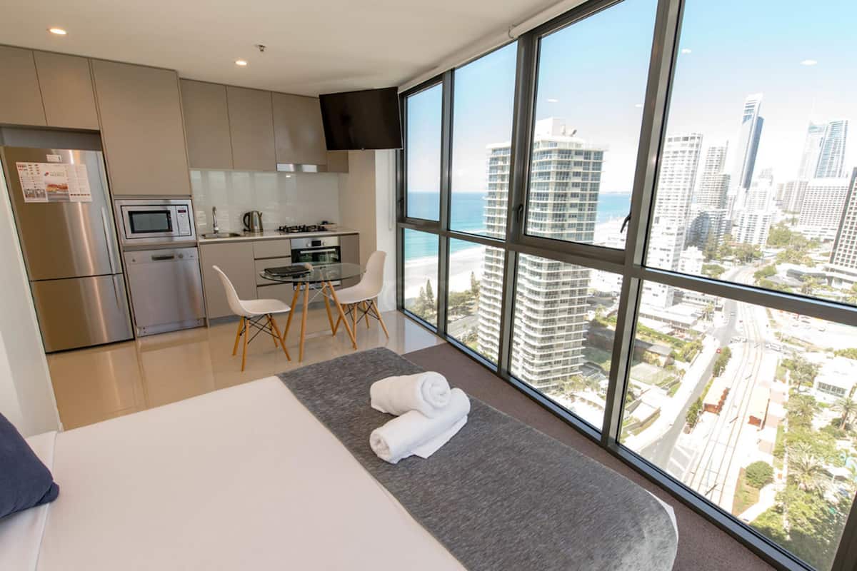 Studio, City View | In-room safe, individually furnished, iron/ironing board, free WiFi