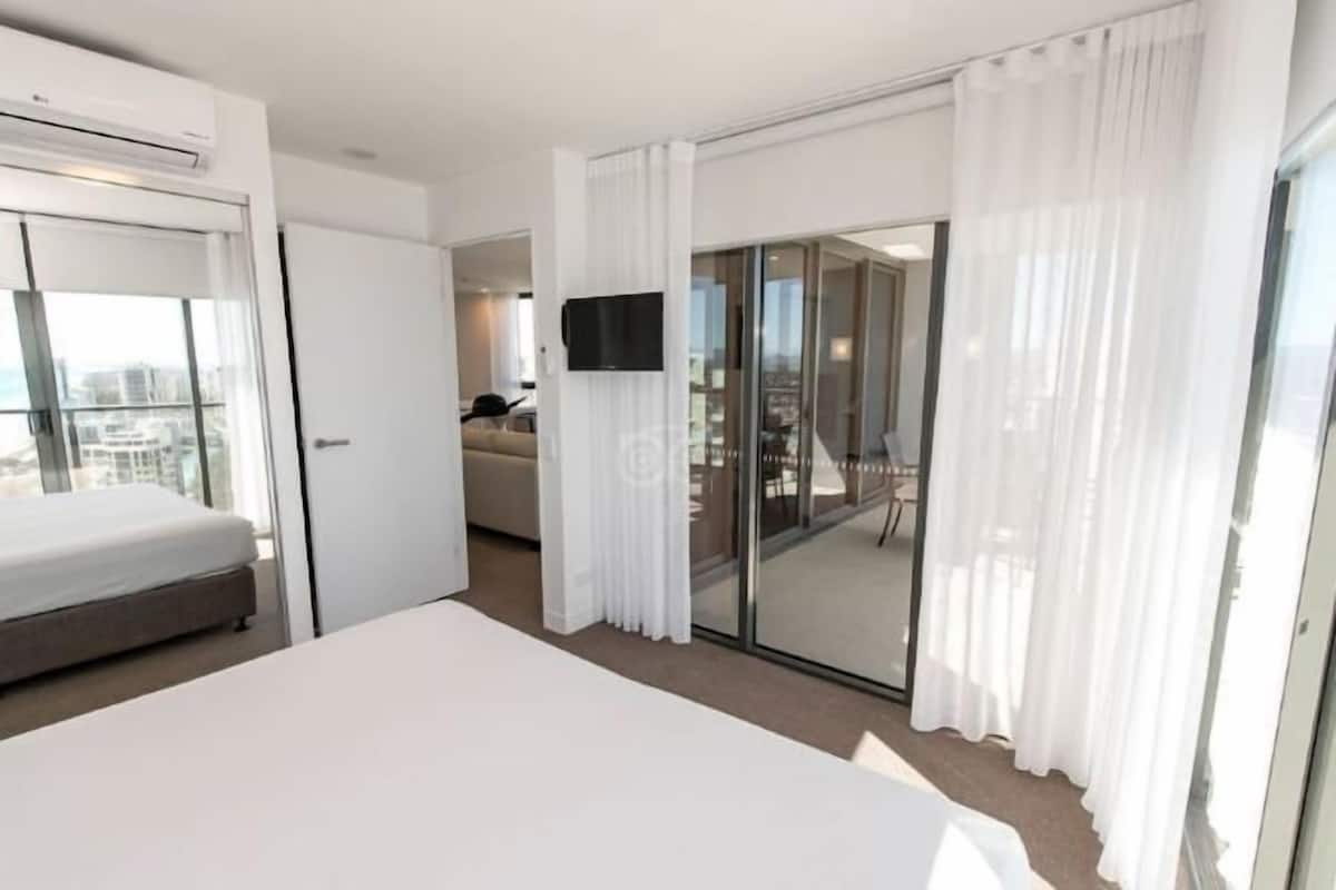 In-room safe, individually furnished, iron/ironing board, free WiFi