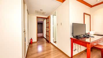 Family Suite (Bed room + Ondol room)