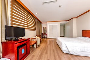 Habitación Deluxe doble | Ropa de cama de alta calidad, cortinas opacas, wifi gratis