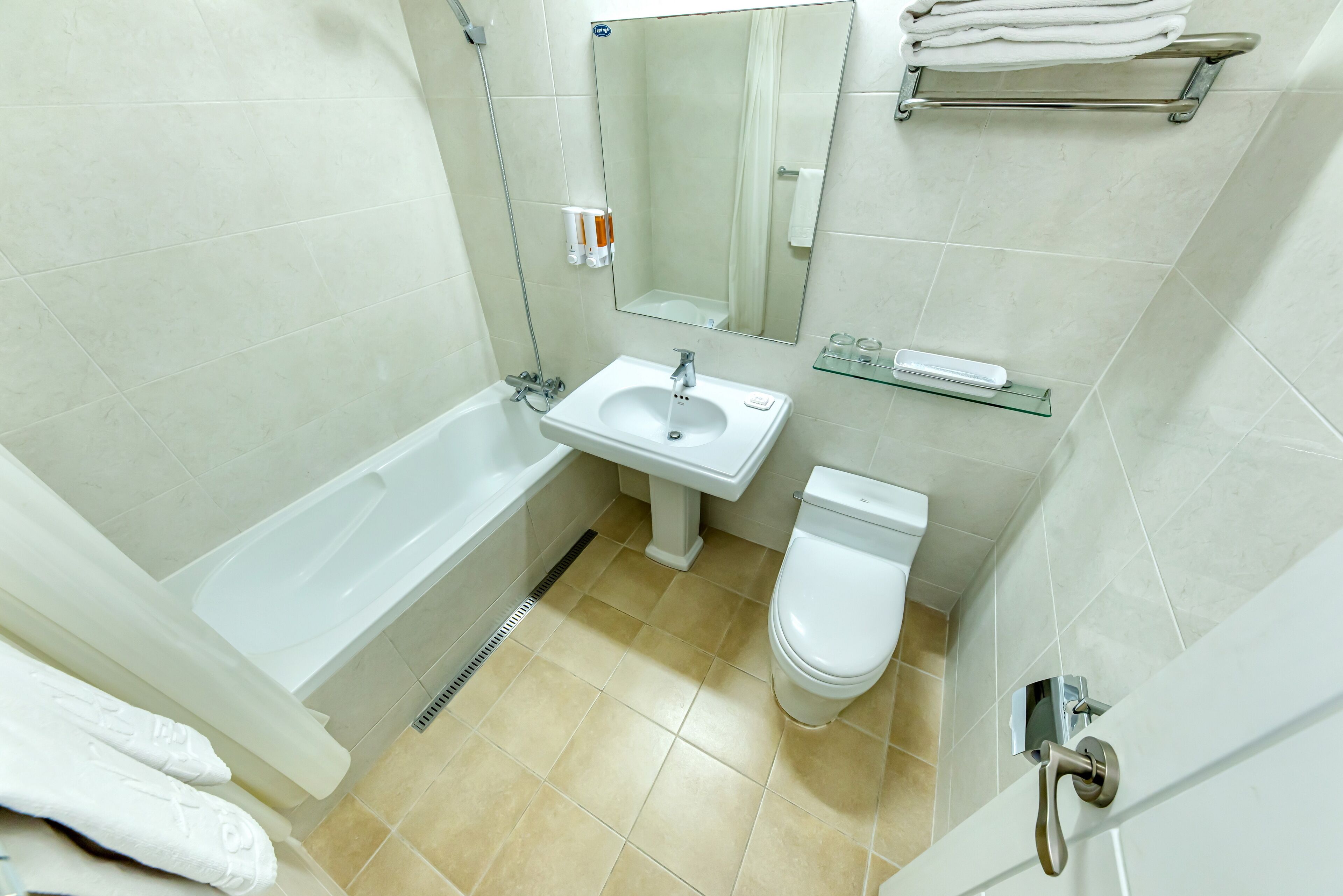 standard twin room (b, double bed +single bed) | bathroom | combined shower/bathtub, free toiletries, slippers, towels