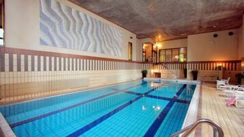 Indendørs pool