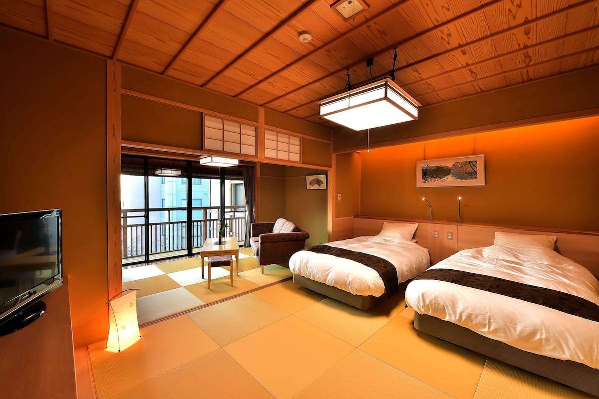 Traditional-Zimmer (Japanese Modern Style)