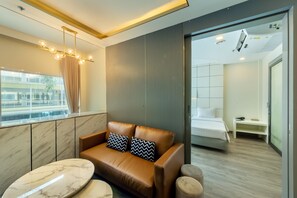 Family Suite, 2 Bedrooms | Living area | 40-inch flat-screen TV with cable channels, TV, Netflix - Qiu Hotel Sukhumvit (Bangkok)