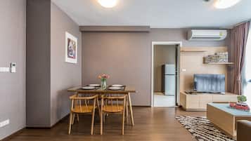 Premium one bedroom suite | Ruang tamu | TV skrin rata