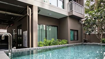 Kolam renang terbuka