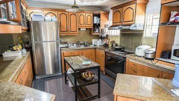 Full-sized fridge, microwave, oven, dishwasher