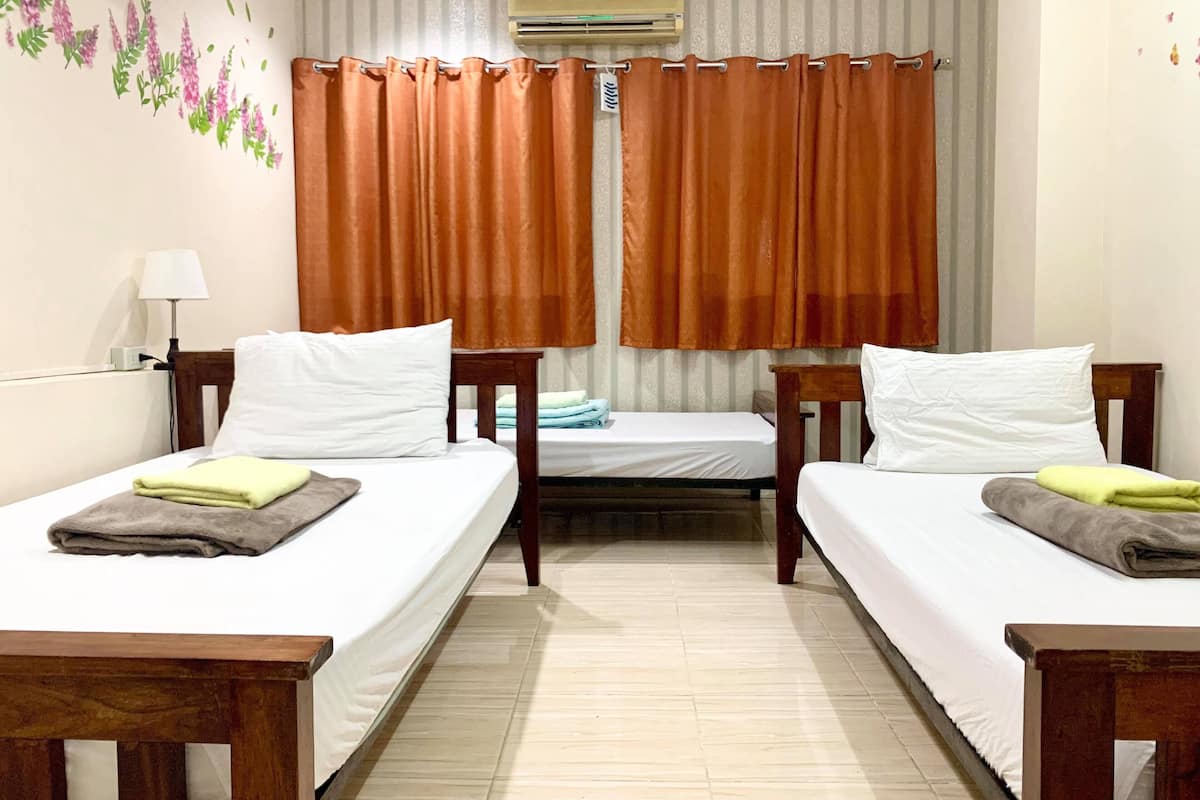 Deluxe Shared Dormitory, Women only