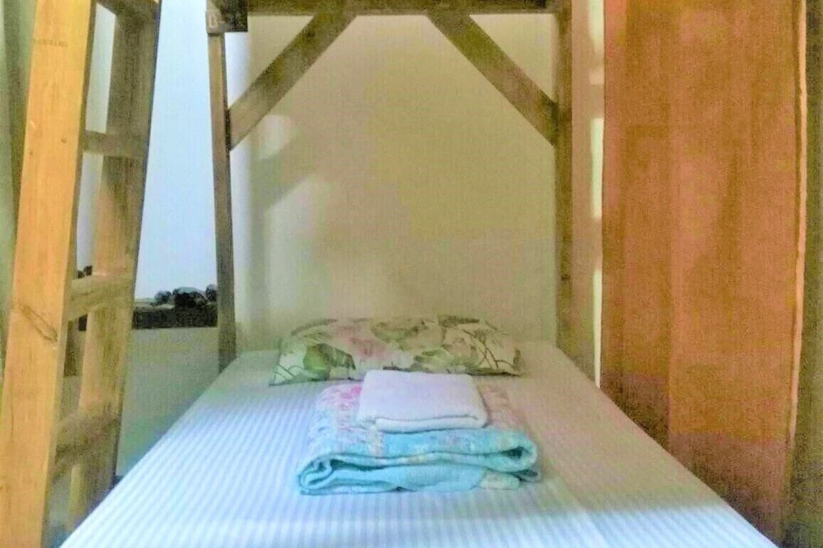 Dormitório compartilhado conforto, em dormitório misto, no piso térreo | Cofres nos quartos, Wi-Fi de cortesia, individualmente decorados