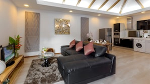 2 Bedrooms Private Pool Villa | 거실 공간