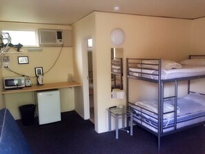 Standard-Zweibettzimmer (1 Bunk Bed)