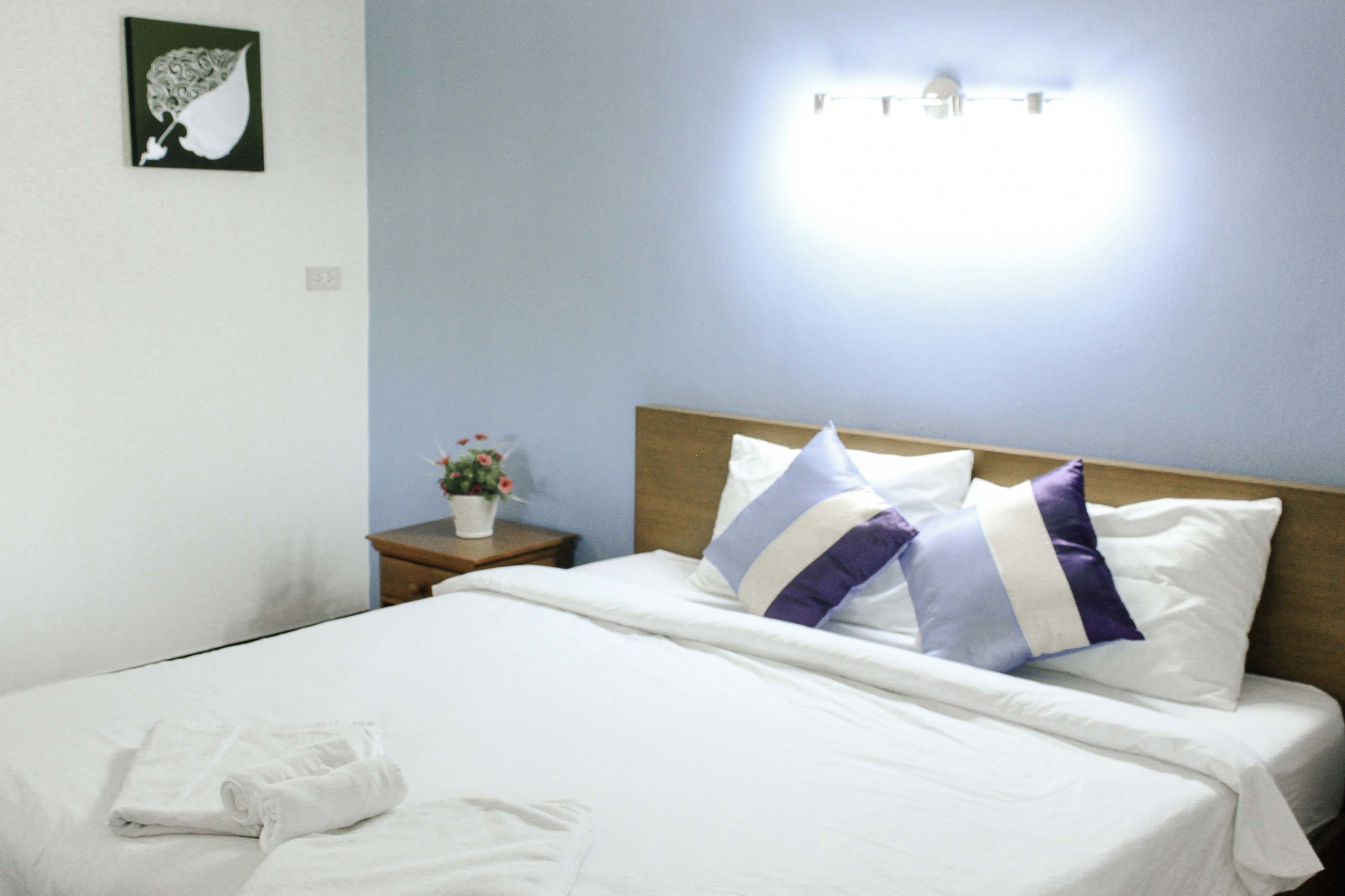 superior twin room | desk