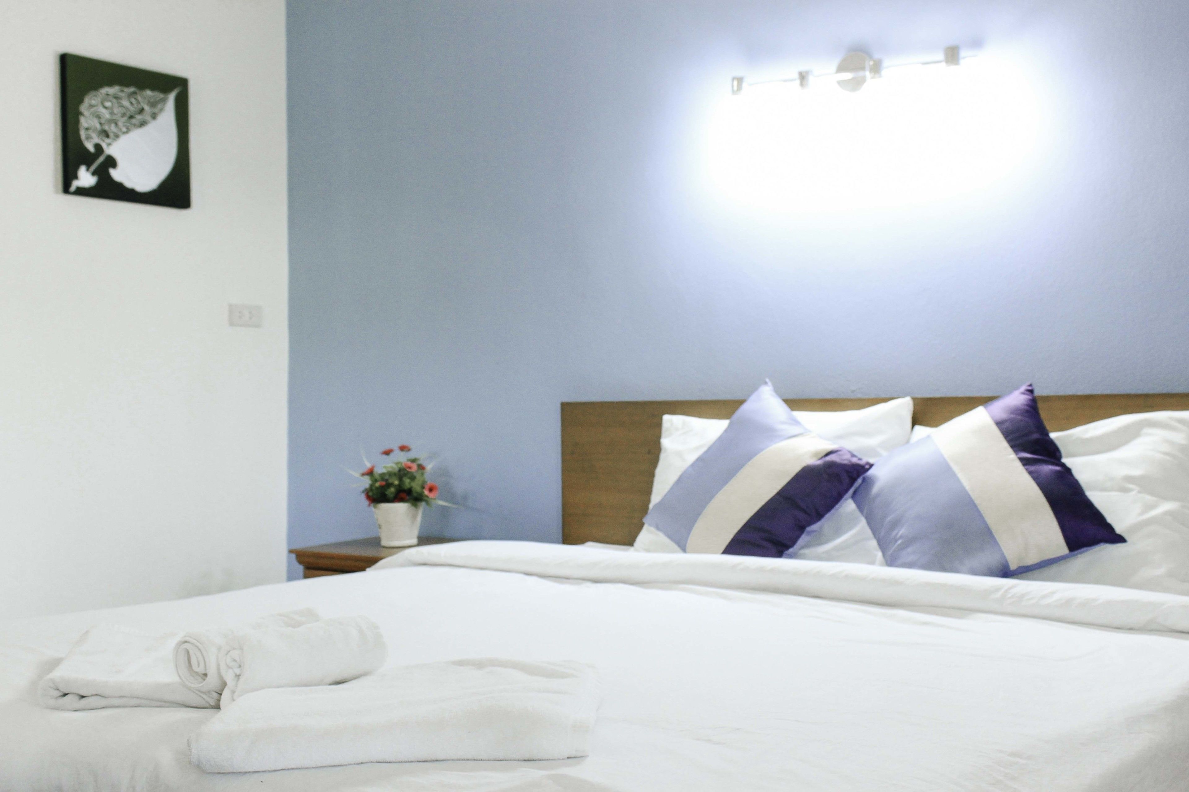 superior twin room | desk