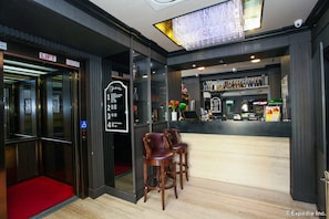 Bar (on property) - The Southbridge Hotel (Singapore)