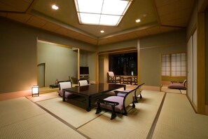 Traditionellt rum - icke-rökare (Japanese Style, VIP, 22sqm) | Skrivbord, strykjärn/strykbräda, gratis wi-fi och sängkläder