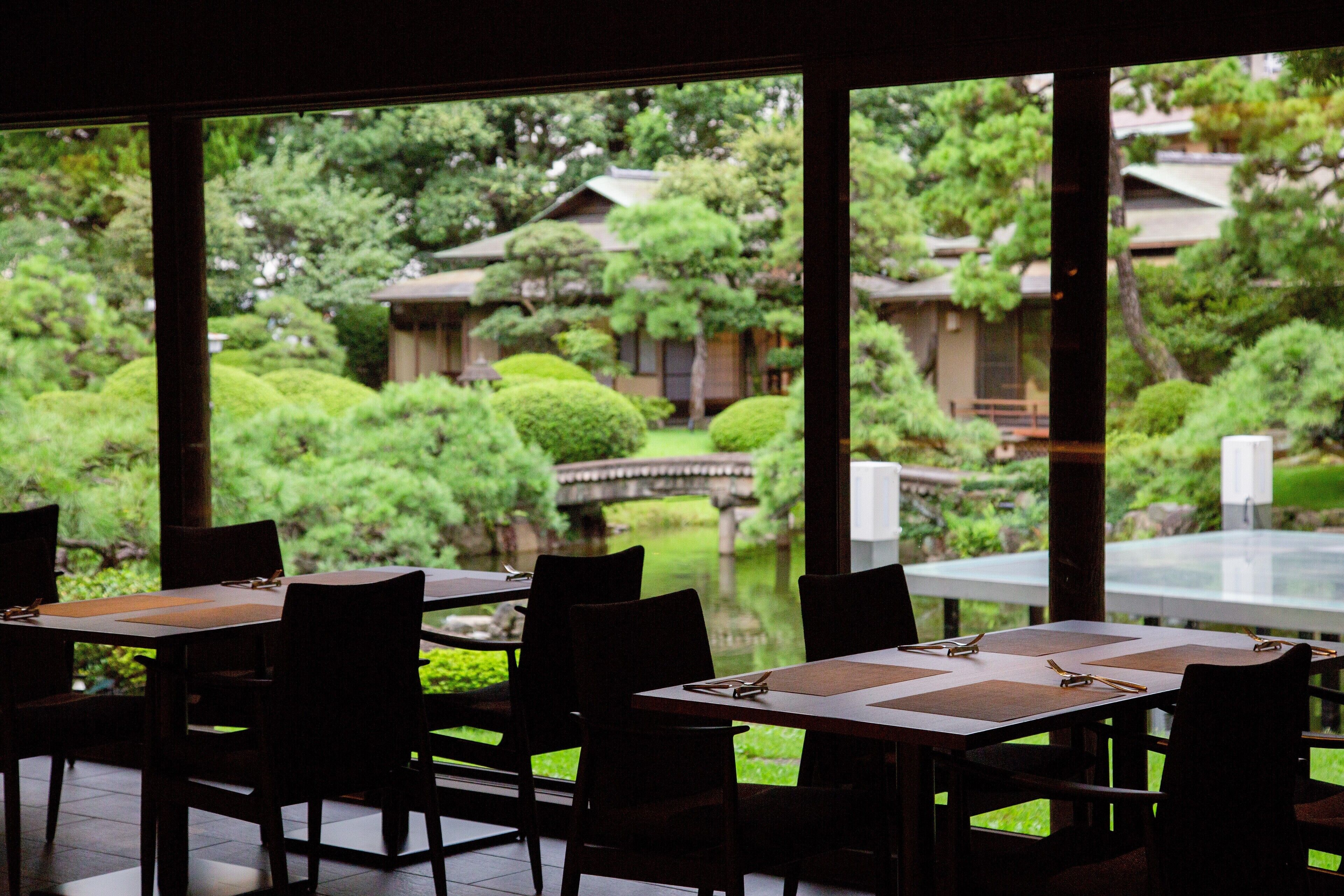 3 restaurants, breakfast, lunch, dinner served; japanese cuisine