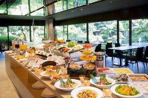 Café da manhã com buffet todos os dias (JPY 2200 por pessoa) 