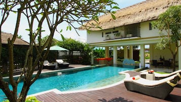 In-room safe, desk, laptop workspace, blackout drapes