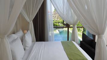 In-room safe, desk, laptop workspace, blackout curtains