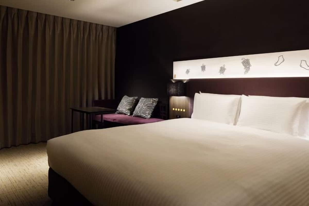 1 bedroom, down duvets, desk, free WiFi