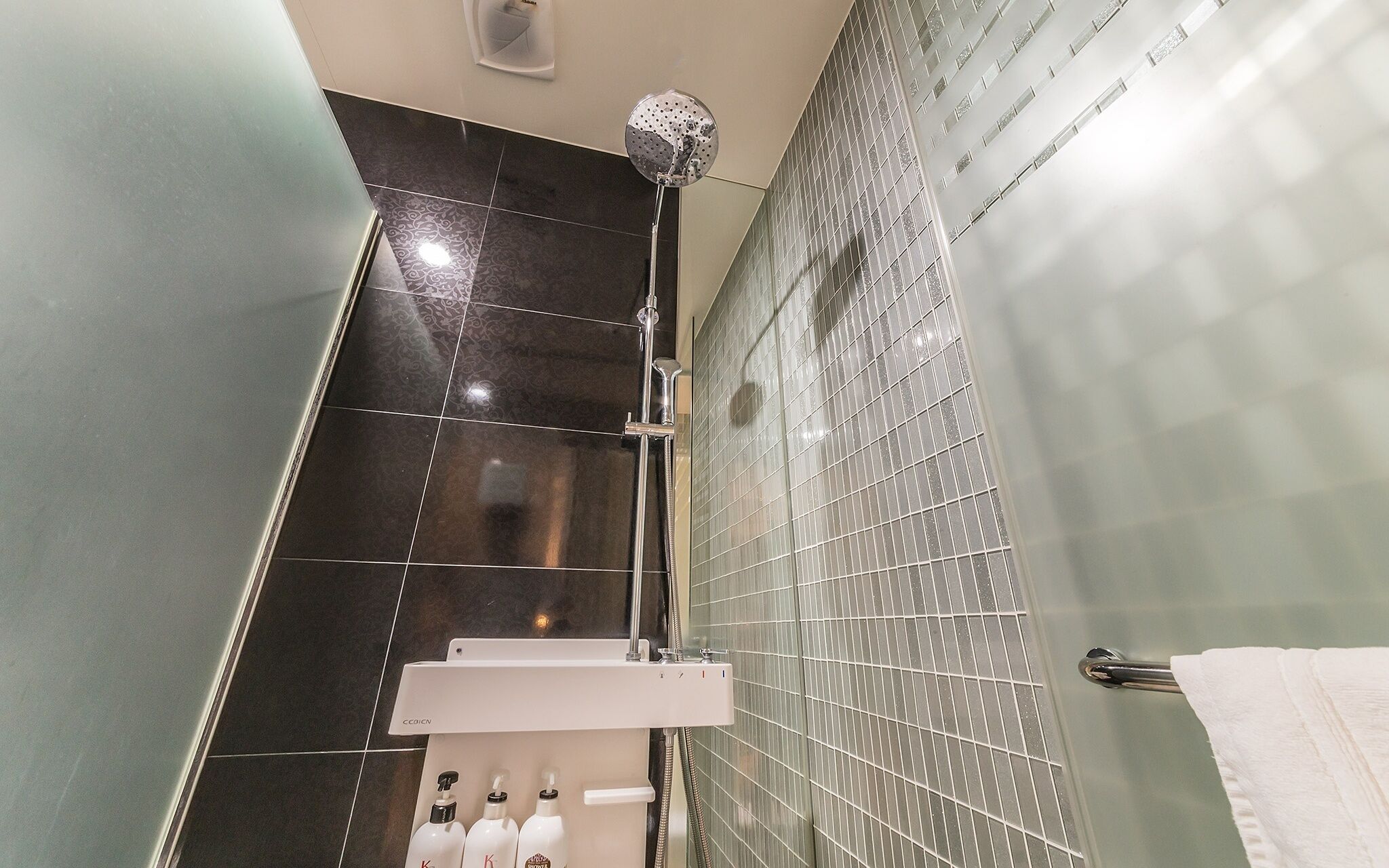 deluxe (no breakfast on sundays) | bathroom | separate bathtub and shower, free toiletries, hair dryer, bathrobes