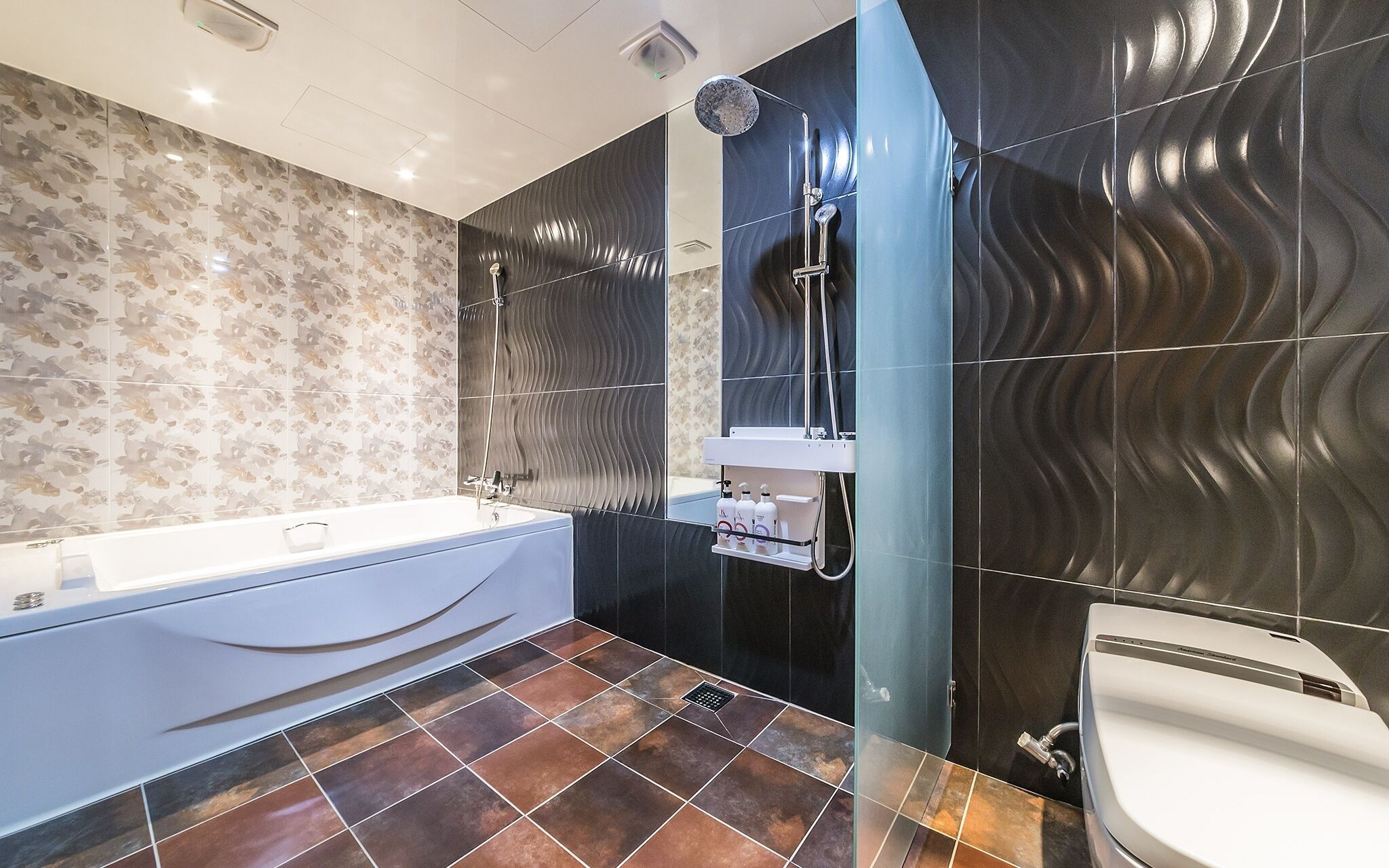 standard room (no breakfast on sundays) | bathroom | separate bathtub and shower, free toiletries, hair dryer, bathrobes