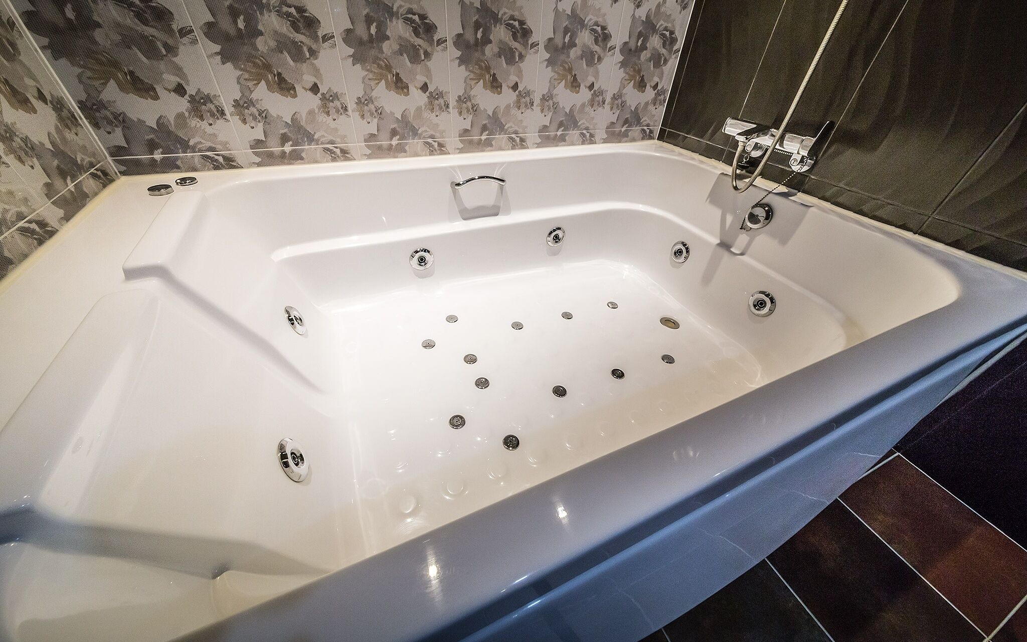 standard room (no breakfast on sundays) | bathroom | separate bathtub and shower, free toiletries, hair dryer, bathrobes