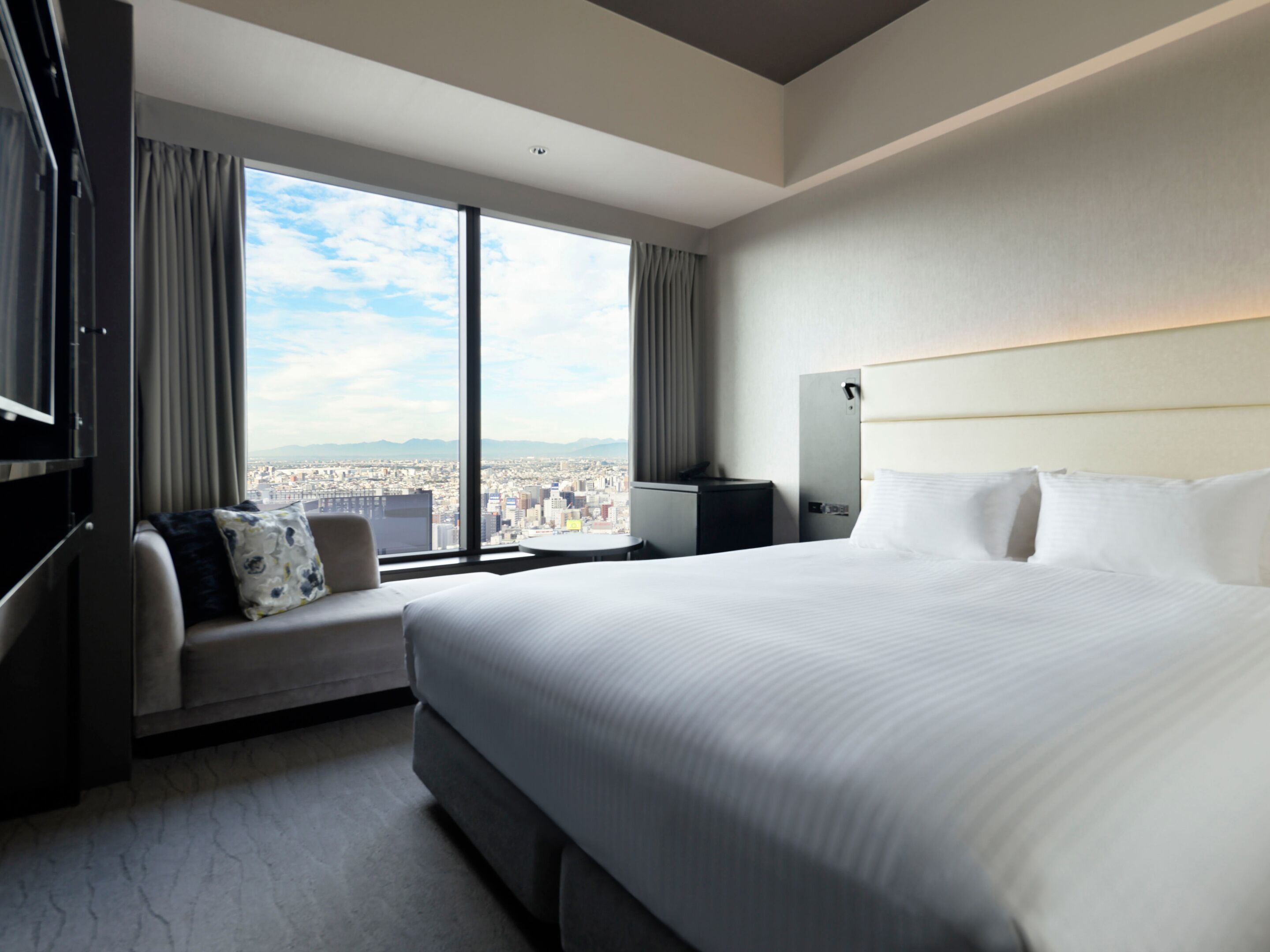 Standard , 1 bed Queen, Non Smoking | In-room safe, blackout curtains, free WiFi, bed sheets
