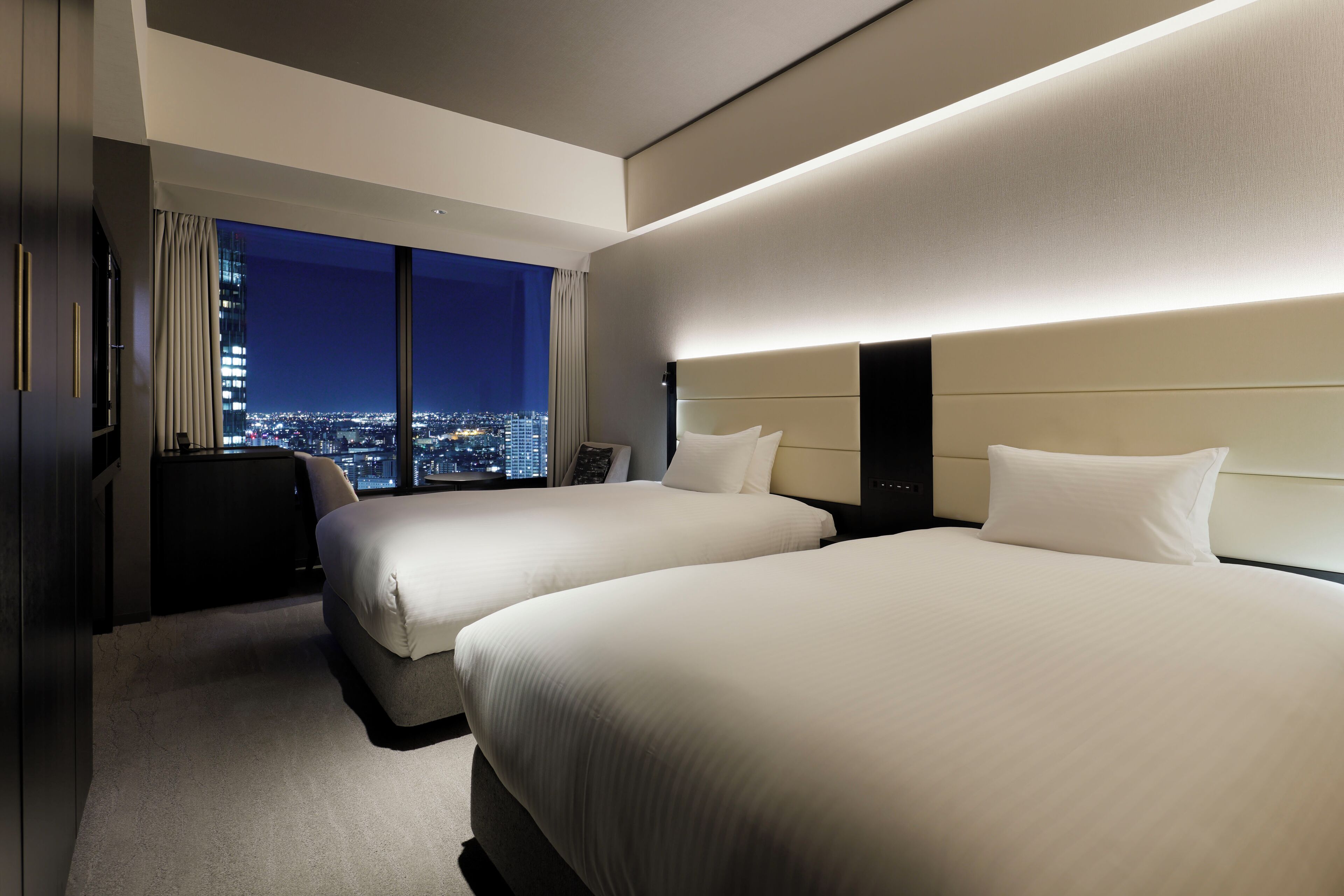 Zimmersafe, Verdunkelungsvorhänge, kostenloses WLAN, Bettwäsche