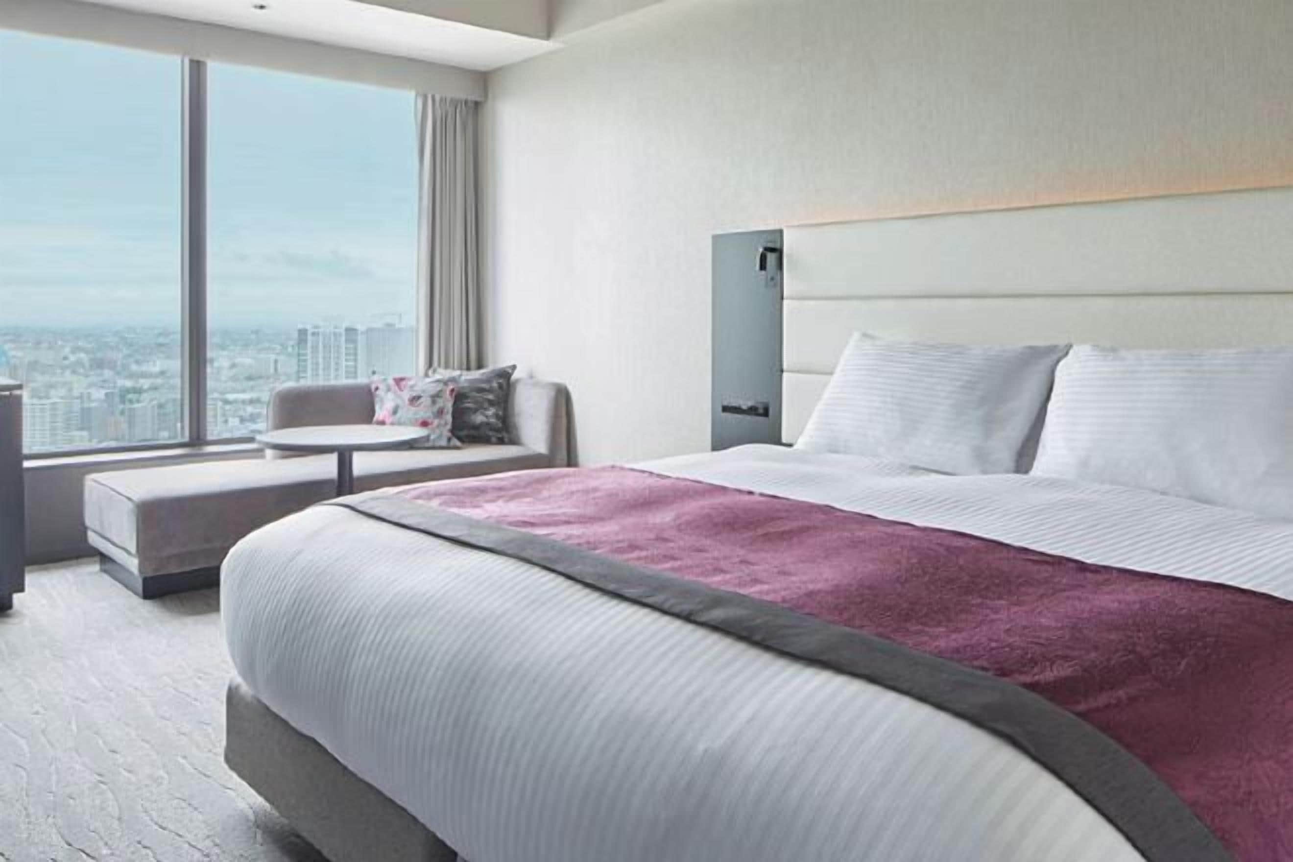 In-room safe, blackout curtains, free WiFi, bed sheets