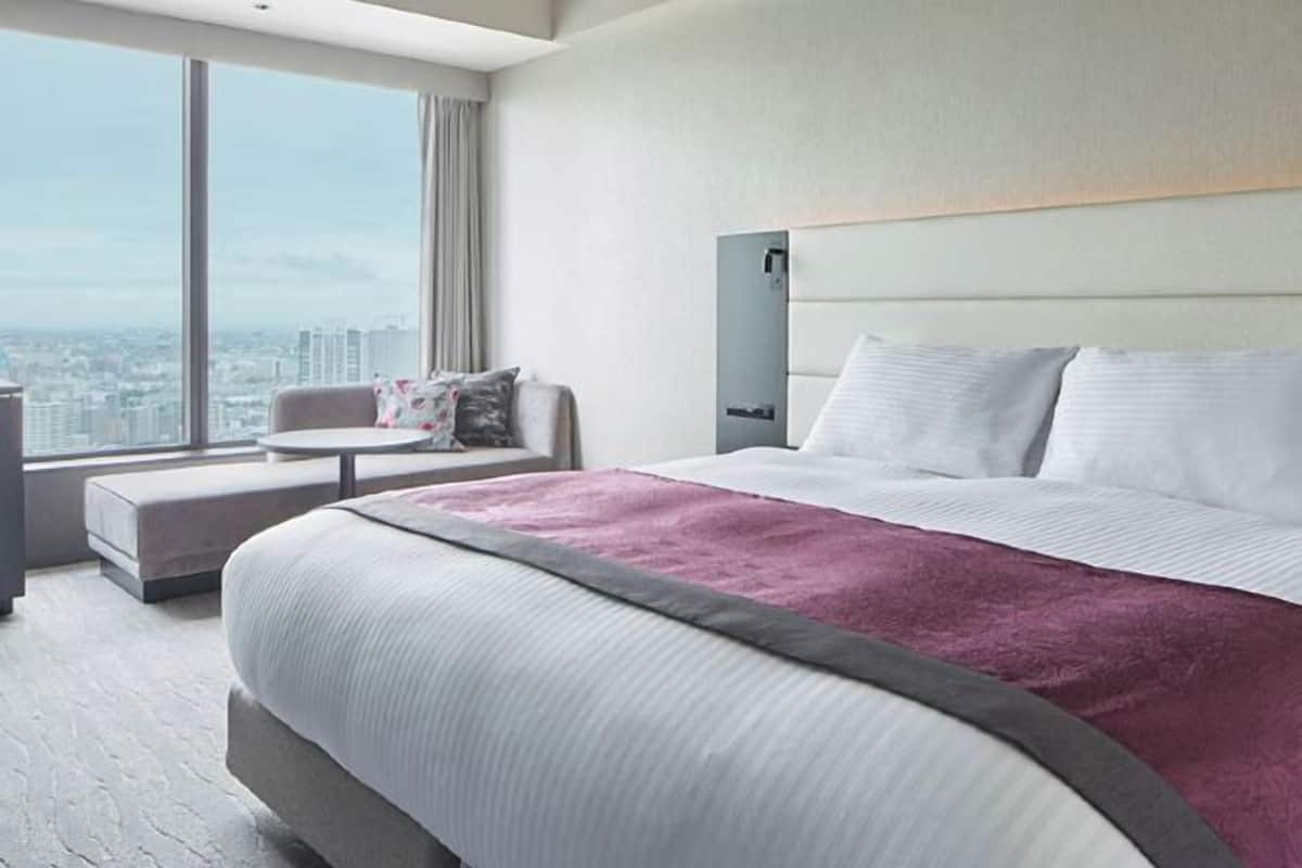 In-room safe, blackout curtains, free WiFi, bed sheets