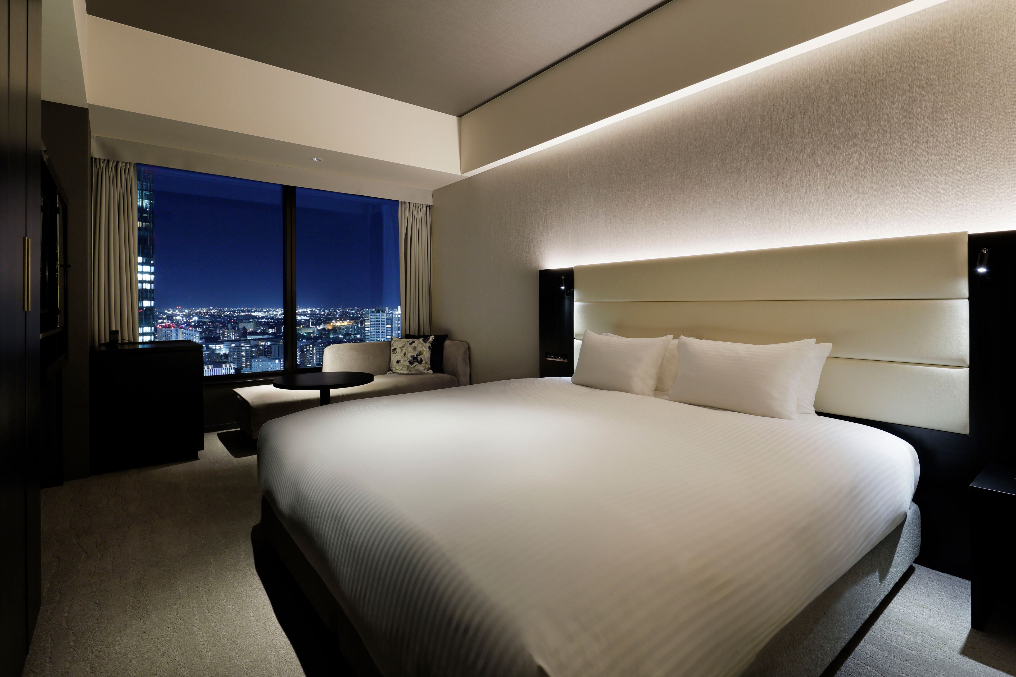 Zimmersafe, Verdunkelungsvorhänge, kostenloses WLAN, Bettwäsche