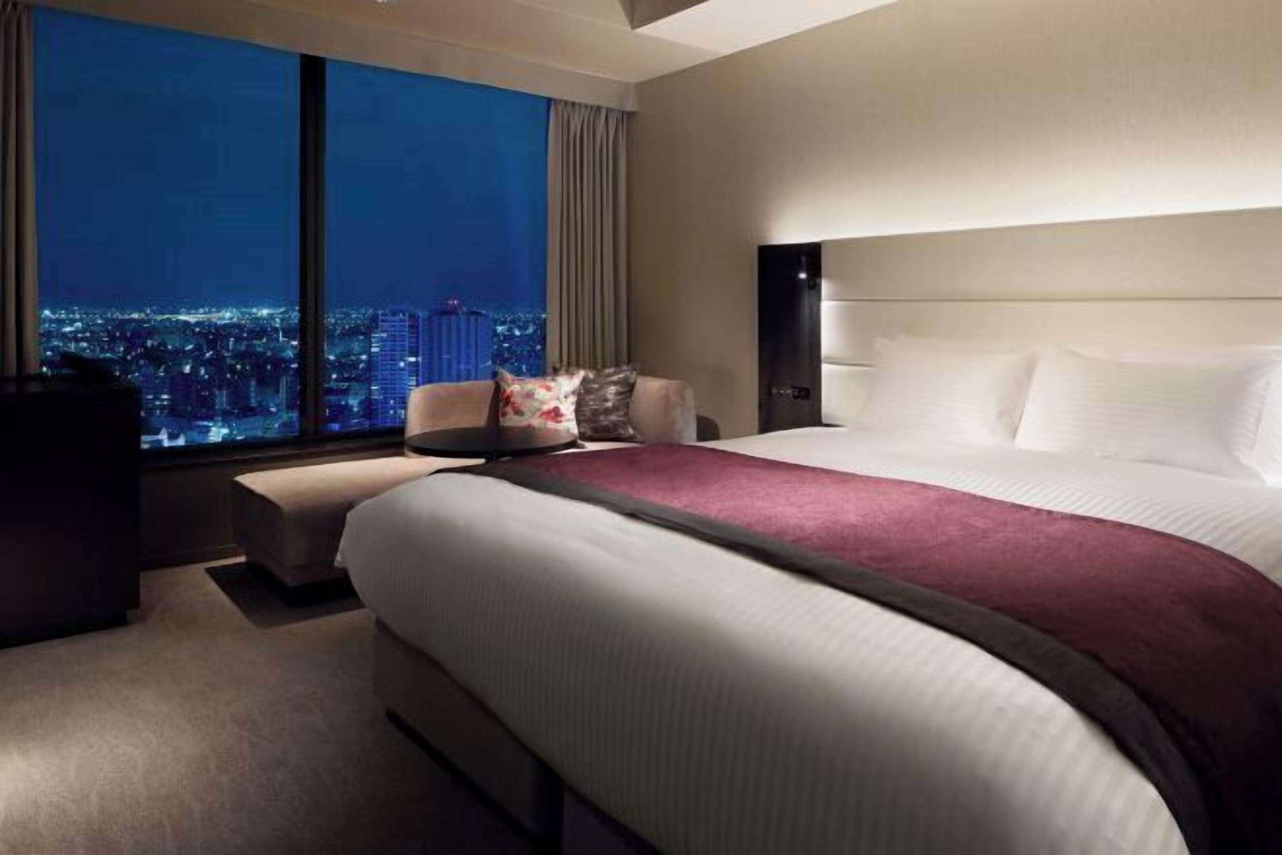 In-room safe, blackout curtains, free WiFi, bed sheets