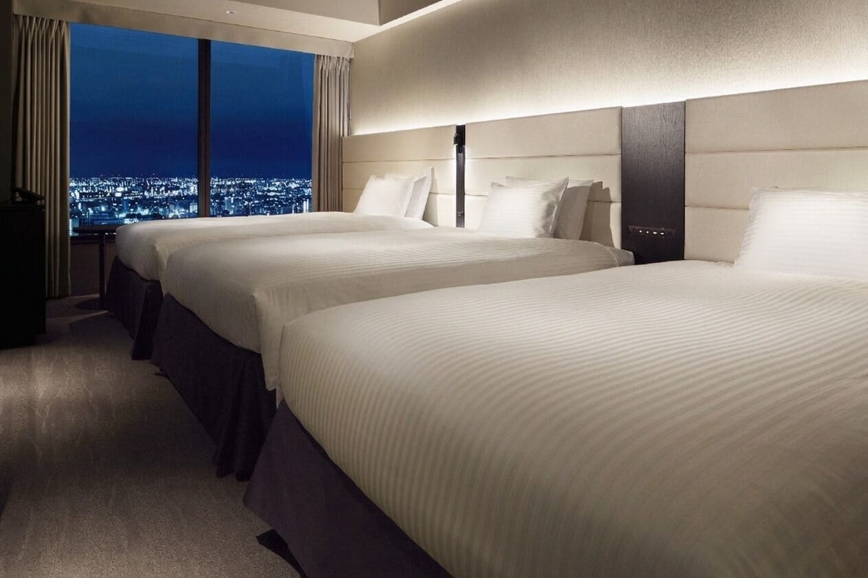 Standard , 3 beds, Non Smoking | In-room safe, blackout drapes, free WiFi, bed sheets