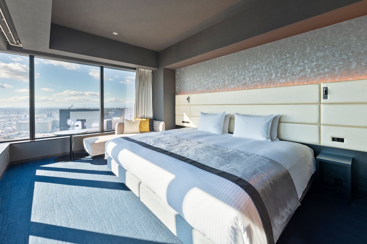 Deluxe,1bed Wide King, View Bath, Non Smoking | 1 bedroom, in-room safe, blackout curtains, free WiFi