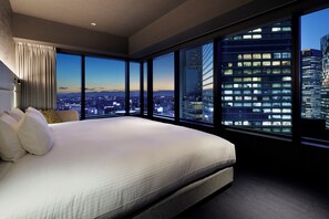 Deluxe,1bed Wide King, View Bath, Non Smoking | In-room safe, blackout curtains, free WiFi, bed sheets - Mitsui Garden Hotel Nagoya Premier (Nagoya)