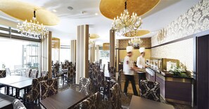 Ze serveren er ontbijt, lunch en diner 