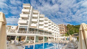 A hotel with a pool, outdoor seating, and a terrace with umbrellas. - Piccolo Dream Hotel - All Inclusive - Adults Only (Marmaris)