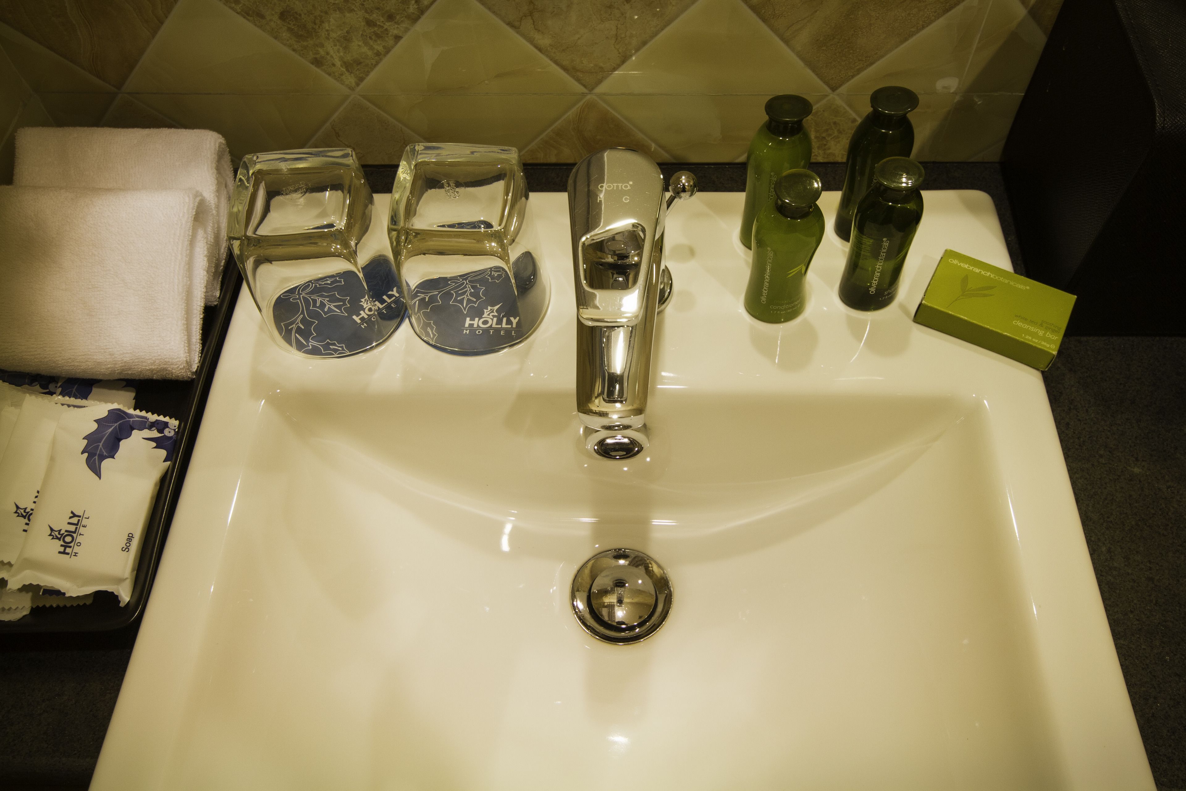 shower, rainfall showerhead, free toiletries, hair dryer