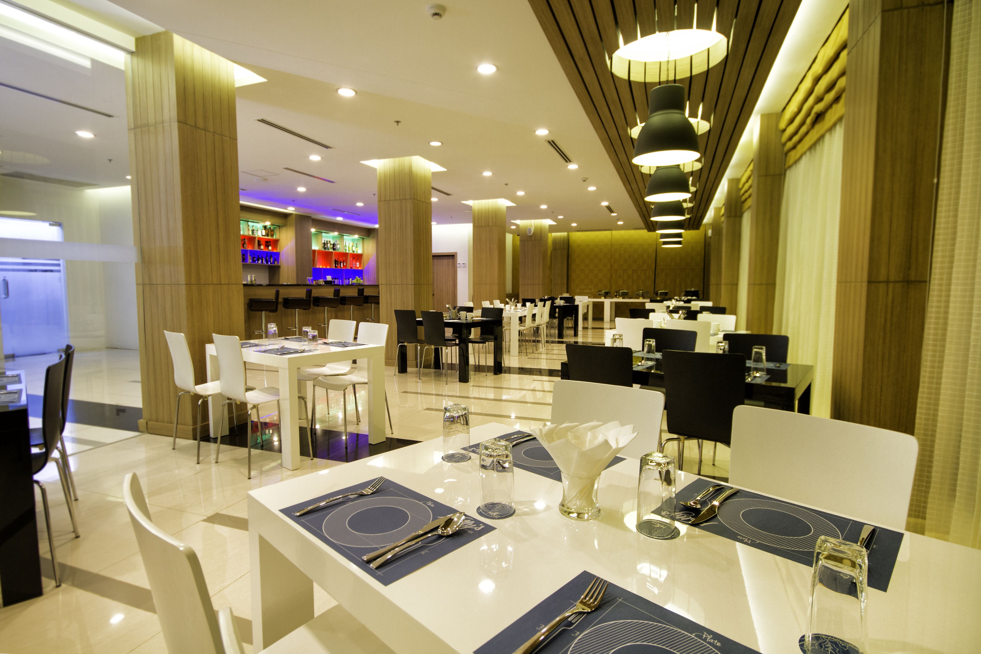 Frokost, lunsj og middag serveres, internasjonale retter 