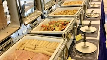 Desayuno buffet (USD 10 por persona)