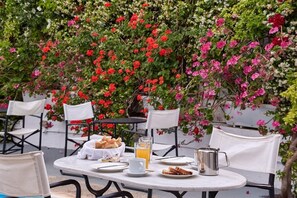 فطور إنجليزي مجانًا يوميًا